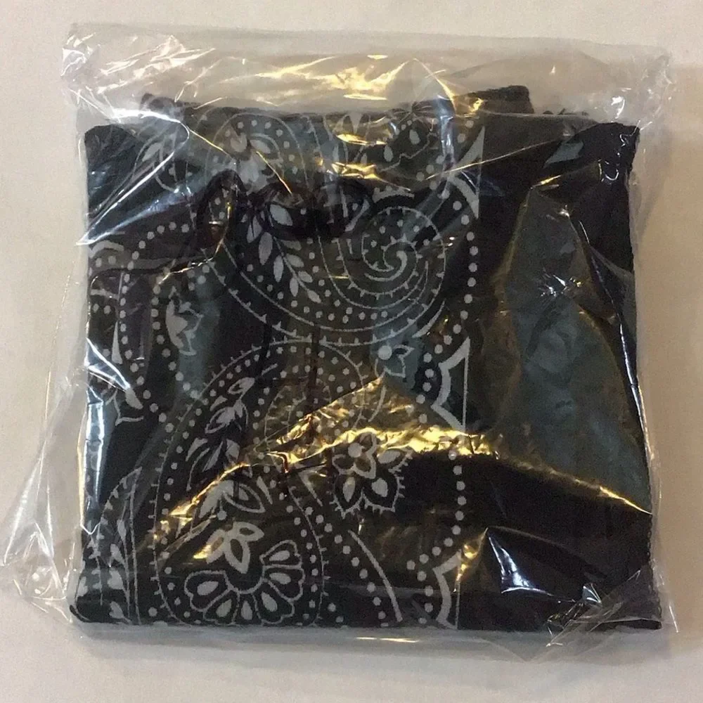 VTG,100% Cotton 14193 RN Black  White Paisley Scarf Size Appropriate 19”X19”